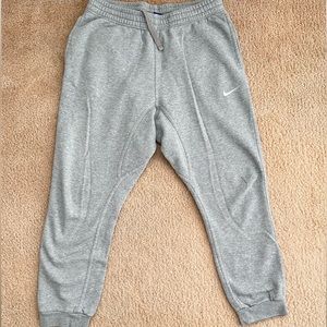 NIKE Gray Sweatpants Club Fleece Tapered Jogger